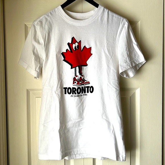 Rare Air Jordan by Nike Toronto maple leaf wearing Jordan 1’s tee - Picture 3 of 5
